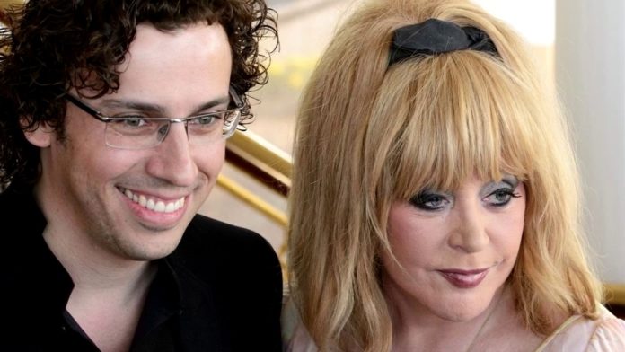 Алла Пугачова засвітила шрами від пластики на обличчі Алла Пугачова засвітила шрами від пластики на обличчі