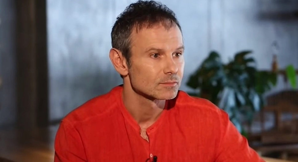 Святослав Вакарчук втік від батьківства світ за очі: музикант публікує фото з-за кордону і не стримує щастя 