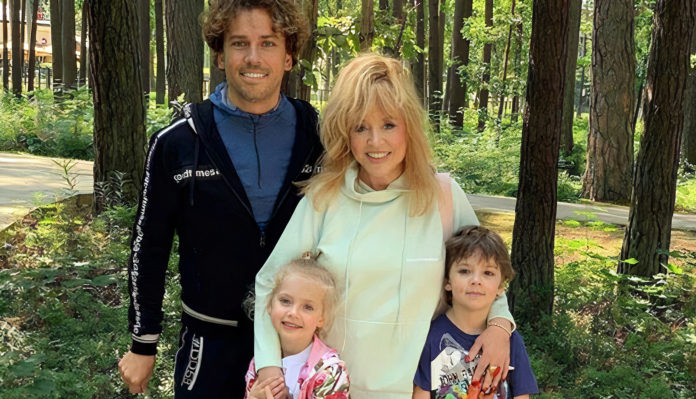 Як виглядає жінка, яка насправді народила дітей Пугачовій і Галкіну