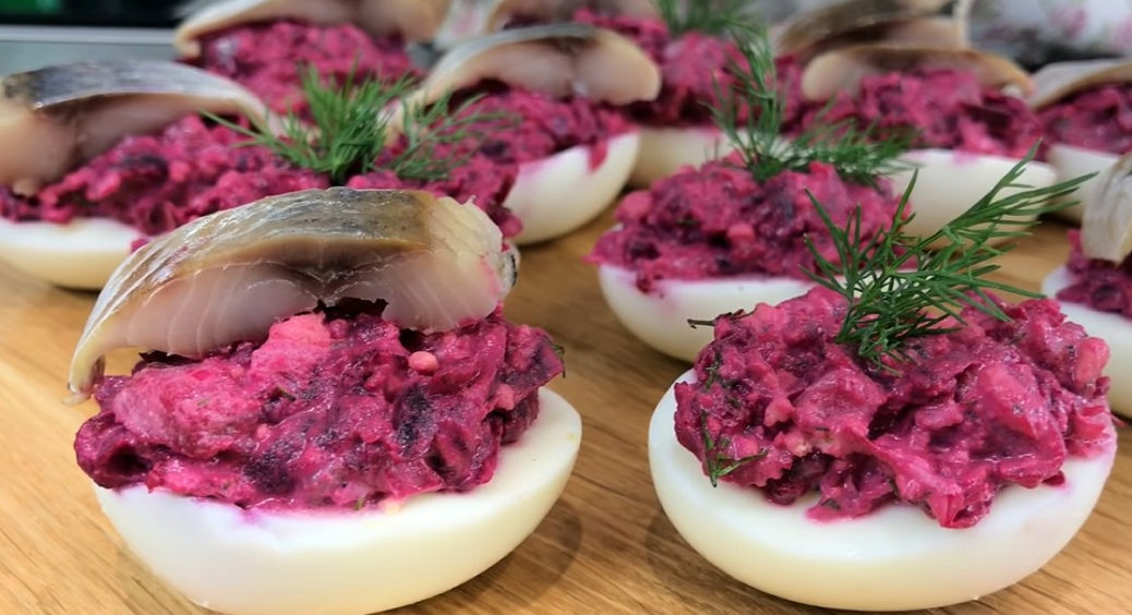 Головна страва на святковий стіл – салат Шуба: рецепт королівського оселедця під шубою по-новому 