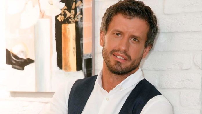 Дмитро Шевченко констатує, що сьогодні треба допомагати один одному, щоб не падати у депресію та приносити людям користь