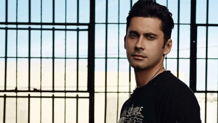 Дан Балан буде зустрічати Новий рік з немолодою білявкою в Нью-Йорку