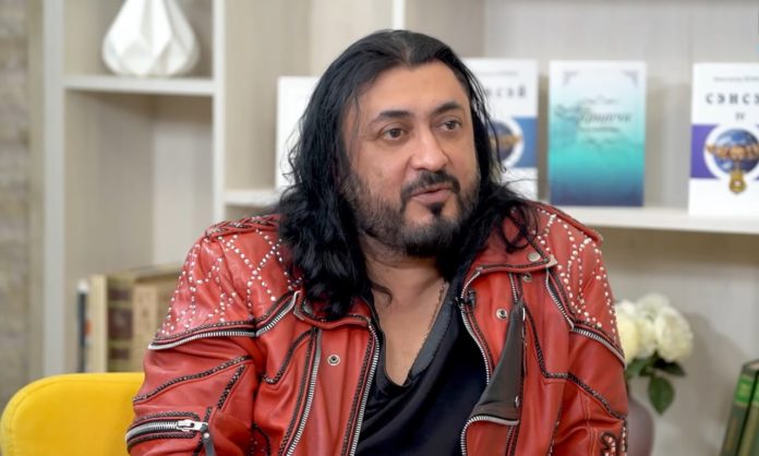 Як живе заслужений артист та головний виконавець циганських романсів Петро Чорний