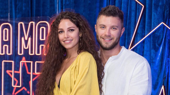 Анна Богдан і Михайло Заливако не можуть повернутися додому