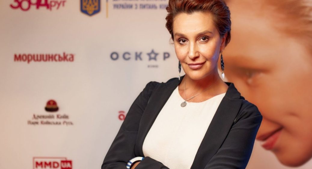 Аристократично-сметанна шкіра і нічого спільного з матір’ю: як виглядає друга донька Сніжани Єгорової (ФОТО) 