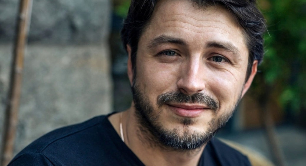 “Працюємо панове”: 40-річний Сергій Притула цілодобово працює волонтером, щоб забезпечити солдатів усім необхідним 