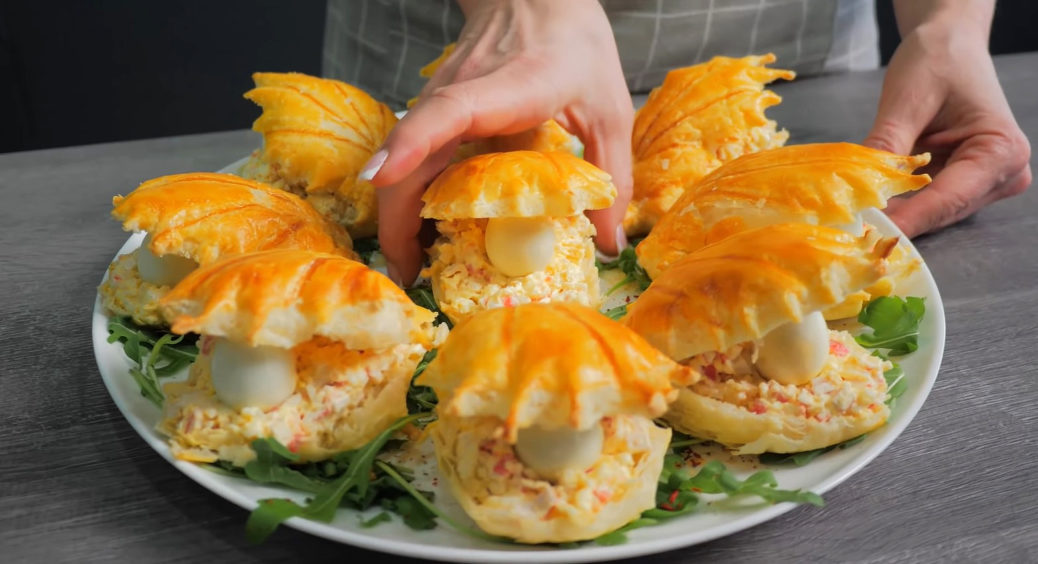 Порційні новорічні салати, від яких гості будуть в захваті: як дорого подати дешеві продукти на Новий рік 2022 