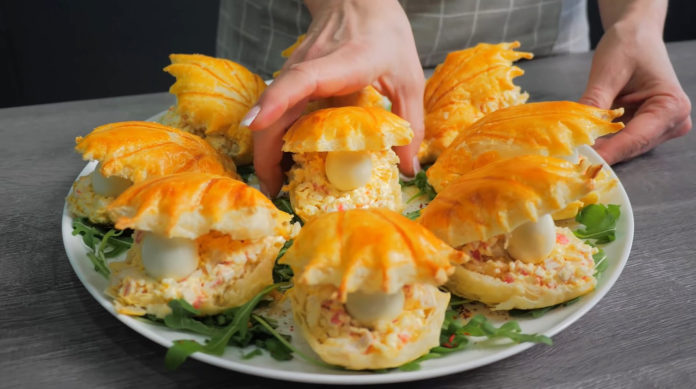 Порційний салат на Новий рік 2022 у вигляді ракушки з простих та дешевих продуктів