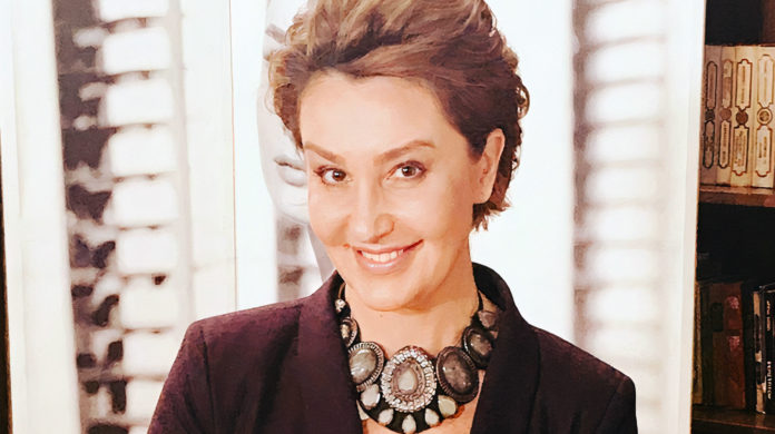 Сніжана Єгорова встала перед українцями на коліна