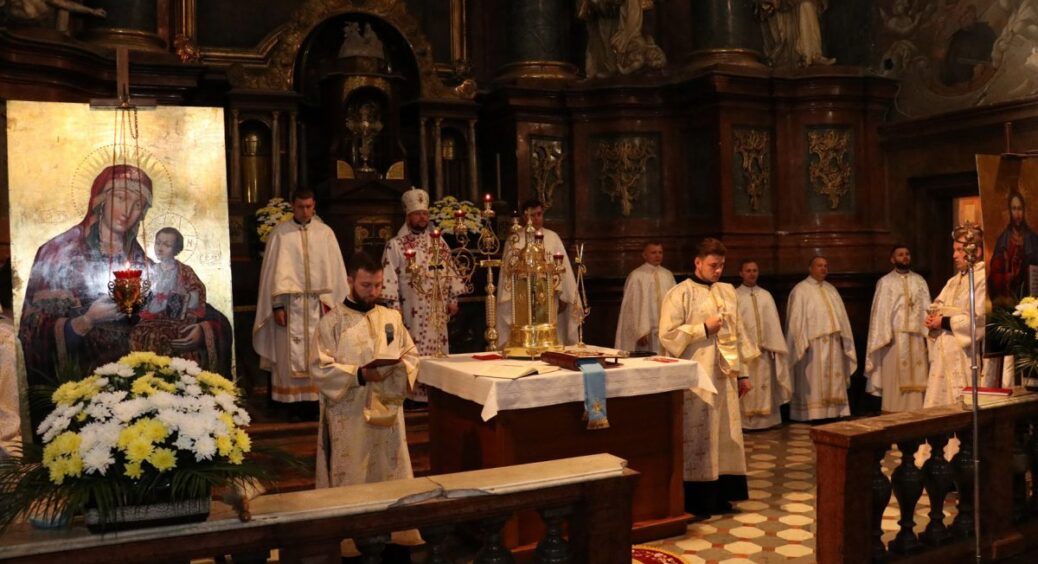 Церковне свято 11 липня: що можна і не можна робити на день пам’яті Федосії Колосяниці — традиції, прикмети 