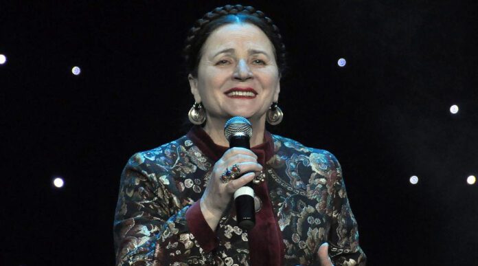 Ніна Матвієнко забула про чоловіка-пенсіонера та впустила у думки іншого красеня