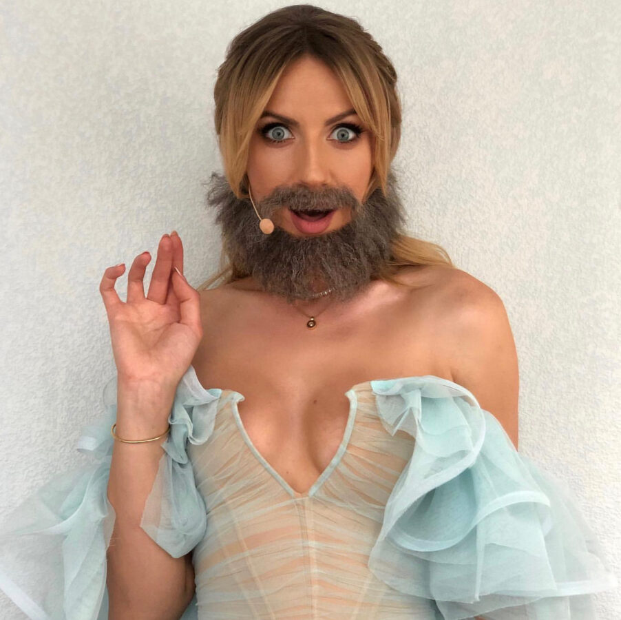 Леся Нікітюк відростила вуса та бороду