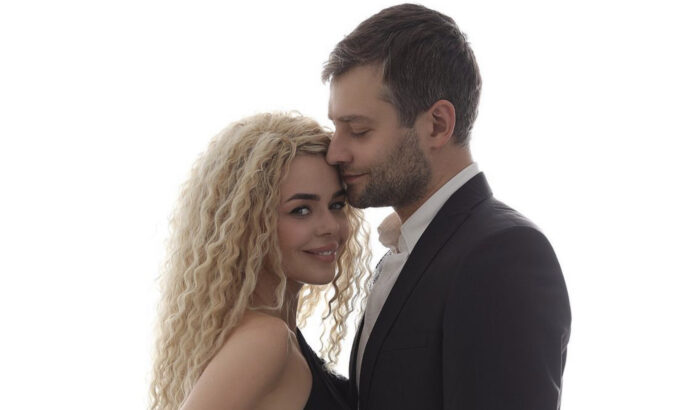 Аліна Гросу показала дитину в день її народження