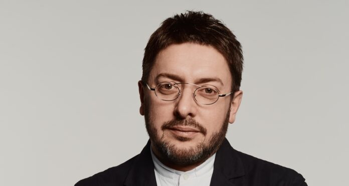 Олексій Суханов розповів про стосунки з родичами-росіянами та долю свого російського паспорта Олексій Суханов розповів про стосунки з родичами-росіянами та долю свого російського паспорта