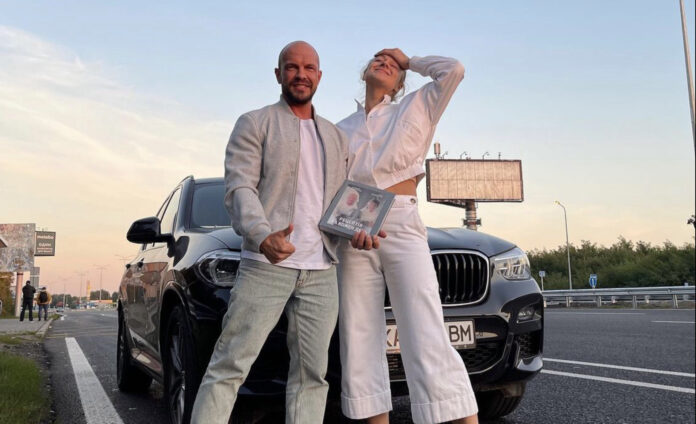 Оля Мартиновська та Вова Ярославський станцювали і злилися у довгому поцілунку