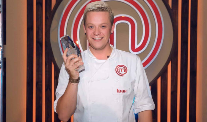 Переможець МастерШеф-8 Іван Міланович роздає безкоштовні пиріжки в Києві