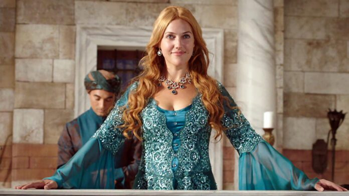 Турецька Роксолана Мер'єм Узерлі знімається для російського глянцю Турецька Роксолана Мер'єм Узерлі знімається для російського глянцю