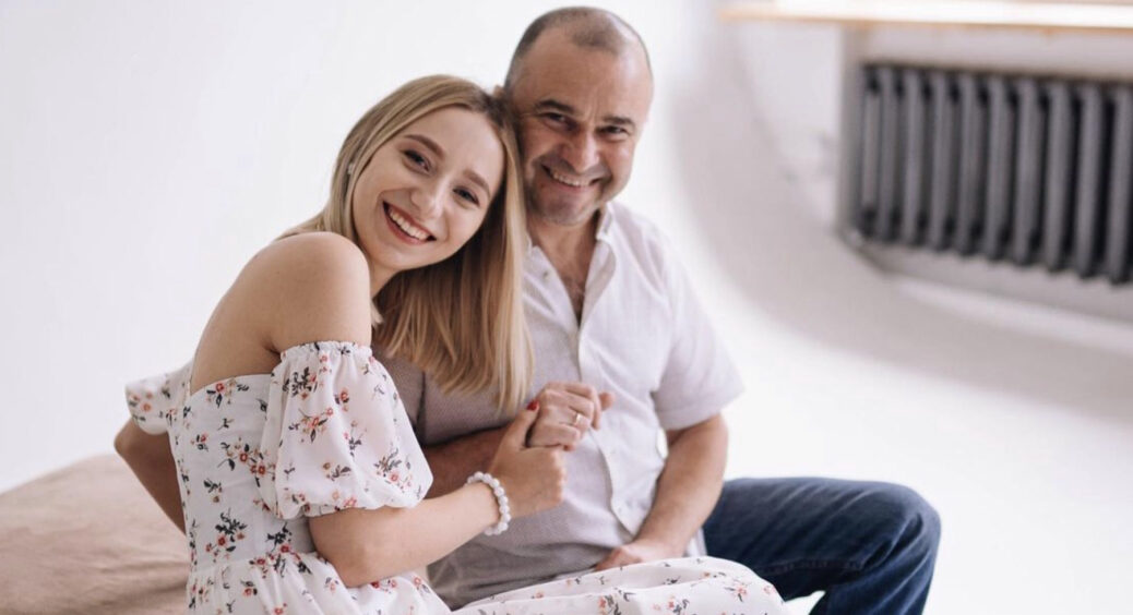 Молода дружина Віктора Павліка Репяхова влаштувала публічний скандал через маму: “Це просто знущання” 