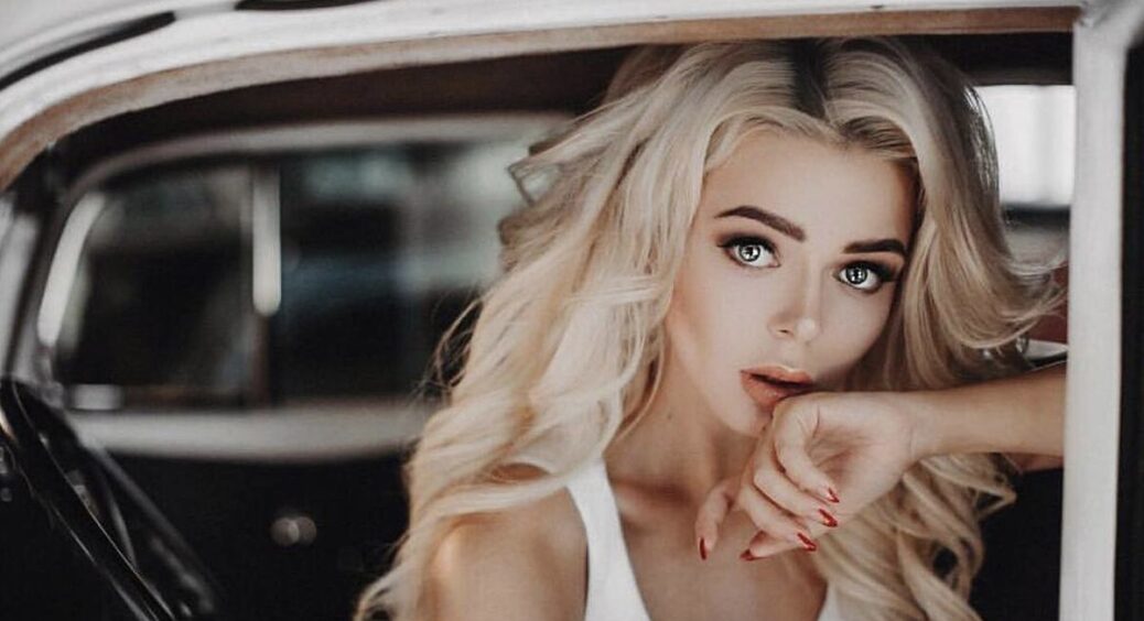 Аліна Гросу чекає на дитину? Співачка виписалася з лікарні і показала свій округлий живіт під час репетиції 