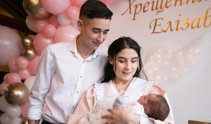 Дружина Романа Сасанчина засвітила вагітний животик Дружина Романа Сасанчина засвітила вагітний животик