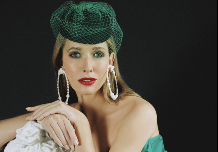 Катя Осадча показала довгі та розкішні ноги