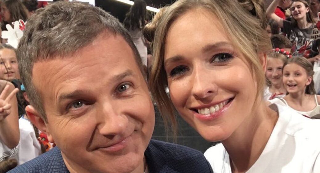 Катя Осадча намагалася приховати округлий живіт, але ненароком видала цікаве положення: “Чекаємо на дівчинку” 