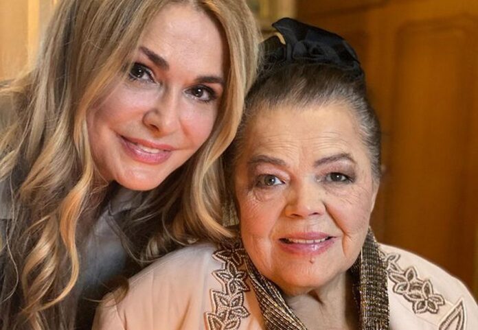 Анна Сумська (праворуч)