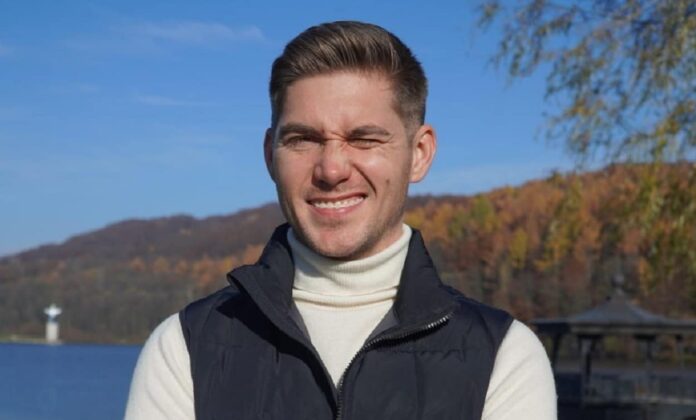 Володимир Остапчук заінтригував мережу обіймами з вагітною жінкою 