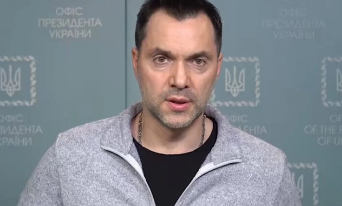 Олексія Арестовича взяли в реаліті-шоу Холостяк