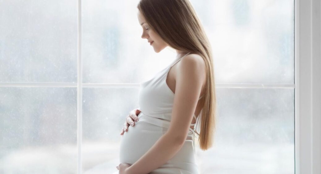 Породілля з Маріупольського пологового будинку, чиє фото облетіло увесь світ, народила донечку: що відомо про маля 