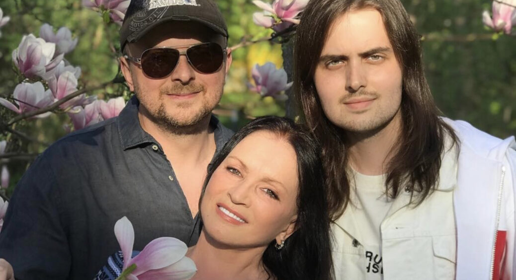 Після невдалої втечі з України єдиний онук Софії Ротару вразив новиною: ховається від війни у Франції 