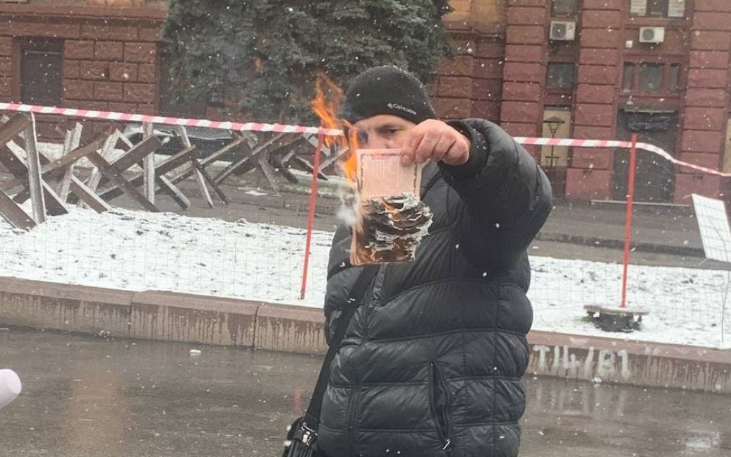 Росіянин спалив свій паспорт у Дніпрі