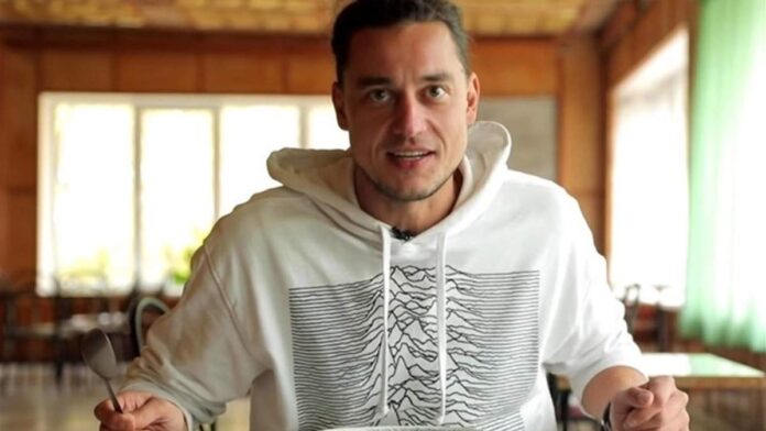 Євген Синельников заспівав гімн під обстрілами Євген Синельников заспівав гімн під обстрілами