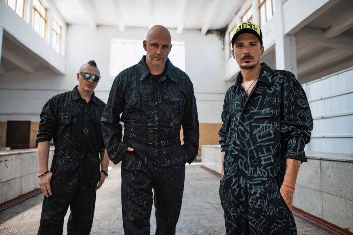 Гурти MOZGI та BEZ ОБМЕЖЕНЬ, у зв'язку з тим, що росія напала на Україну, вирішили прибрати букву Z зі свого логотипу