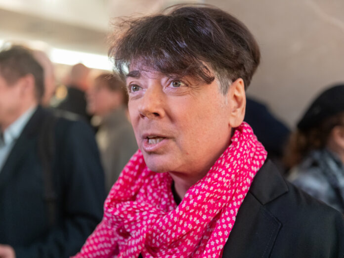 Російський кутюр'є Валентин Юдашкін Російський кутюр'є Валентин Юдашкін