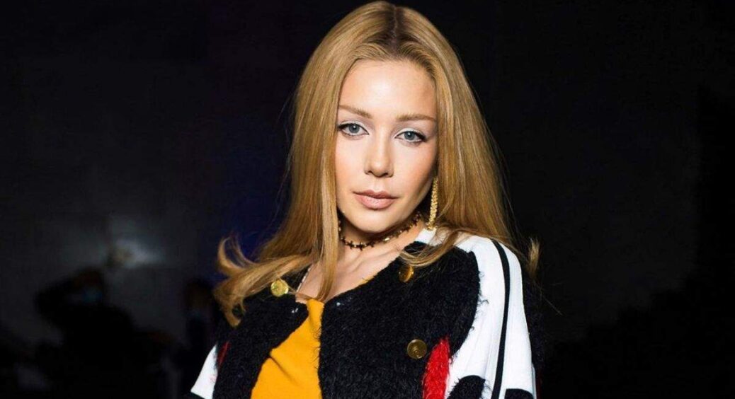 Тіна Кароль вперше розповіла про пережиті пологи, які застали її посеред вулиці: “Сльозки були на очах” 