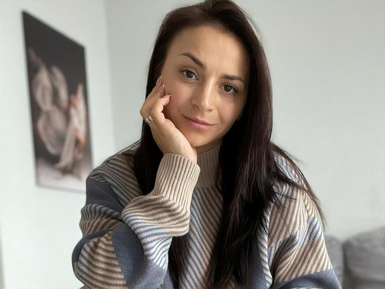 Переможниця “Танців з зірками” Ілона Гвоздьова показала свій зруйнований будинок внаслідок війни: “Що ж ви коїте? Це мирний район”