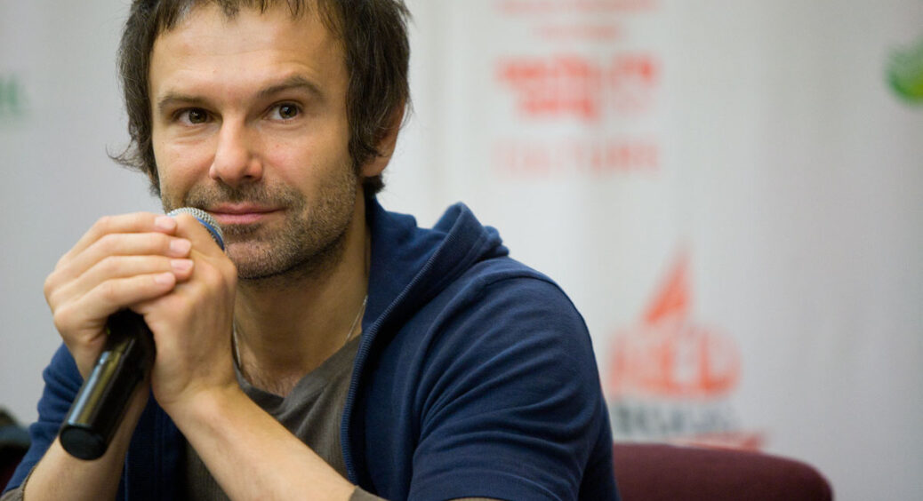 (Відео) Святослав Вакарчук після Наталії Могилевської теж виїхав до воїнів: підтримує піснею 