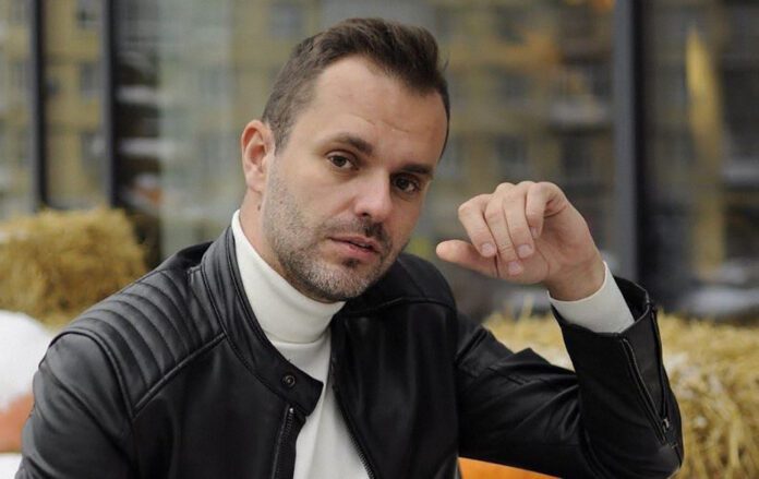 Євген Ковтуненко окрім волонтерської діяльності, перебуває на інформаційному фронті