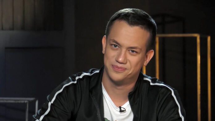 Олексій Дурнєв показав сухпайок росіян, який не зміг навіть проковтнути