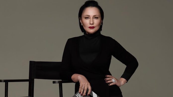 Олена Мозгова пофарбувала волосся 8-річної доньки Олена Мозгова пофарбувала волосся 8-річної доньки