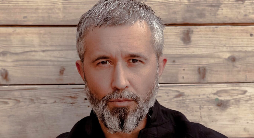 В будинок Сергія Бабкіна, який виїхав з України через війну, прилетіла ворожа ракета: “Врятувати вдалося трохи” 