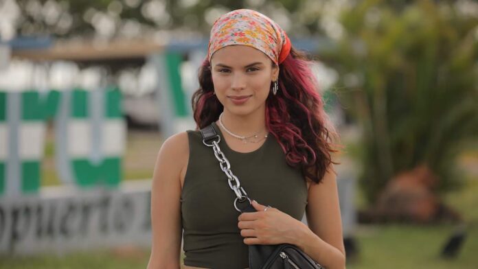 Мішель Андраде, не ховаючи емоцій, похизувалася обручкою на безіменному пальці Мішель Андраде, не ховаючи емоцій, похизувалася обручкою на безіменному пальці