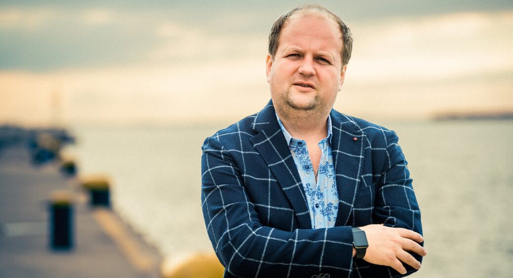 Віктор Бронюк показав свого 14-річного сина-красеня й розповів про нього: “Вищий за батька” 