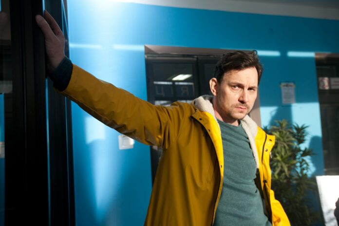 Лідер гурту Друга ріка Валерій Харчишин впав зі сцени під час виступу Лідер гурту Друга ріка Валерій Харчишин впав зі сцени під час виступу