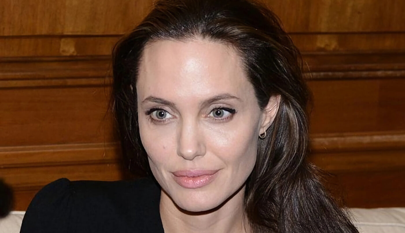 Недоїдений круасан Анджеліни Джолі у львівській кав'ярні продають за шалені гроші: