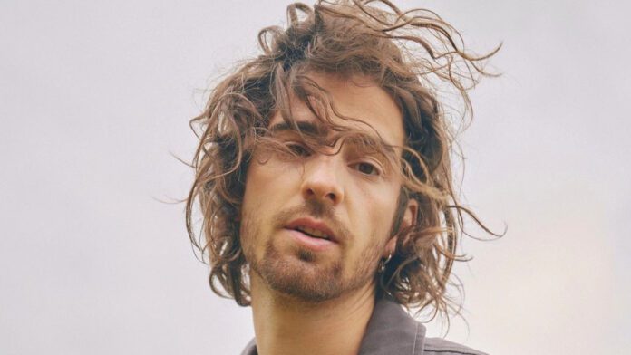 Володимир Дантес віддав свою Tesla волонтерам Володимир Дантес віддав свою Tesla волонтерам