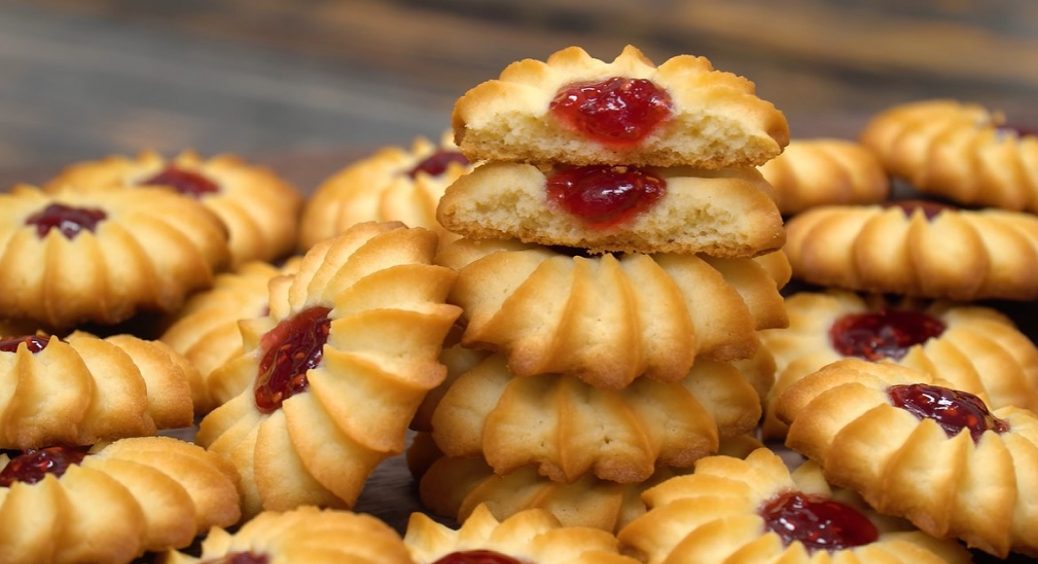 Як приготувати знамените печиво “Кураб’є” з повидлом: перевірений рецепт пісочного тіста на вершковому маслі 