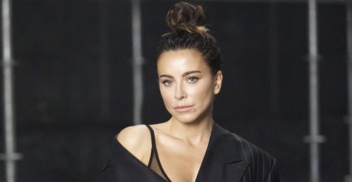 Ані Лорак публічно вибачилася перед українцями Ані Лорак публічно вибачилася перед українцями