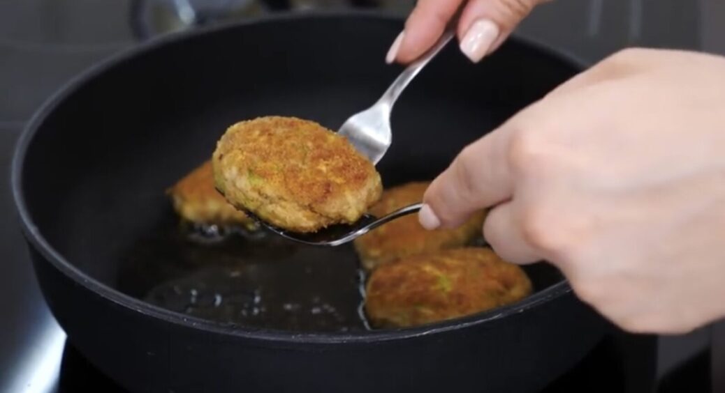 М’ясо зовсім не обов’язкове: готуємо соковиті котлети “Студентські” за 40 гривень 